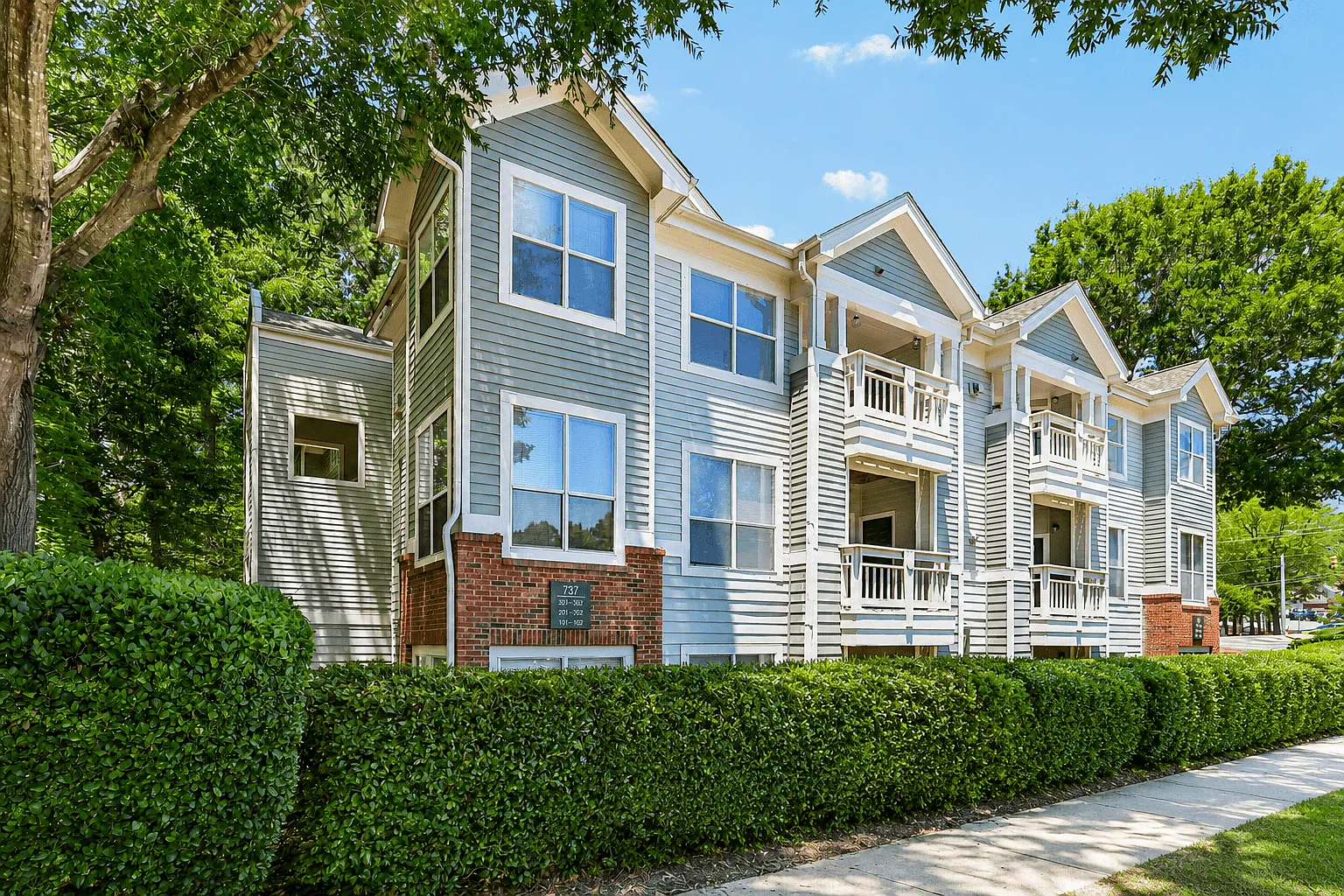 Cambridge Apartments — Photo 1