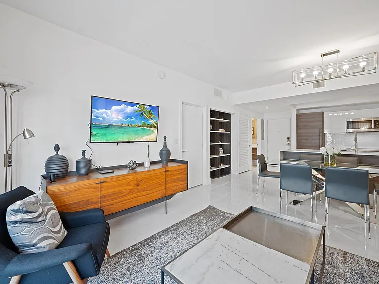 301 Altara Ave #718 — Photo 4