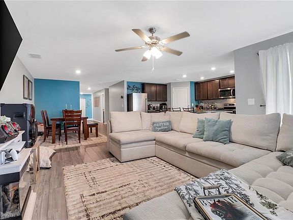 2nd image of 860 Youngreen DR