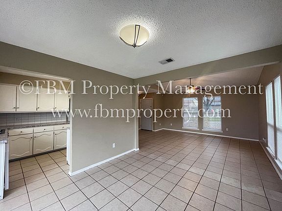 5th image of 1107 Savannah Dr