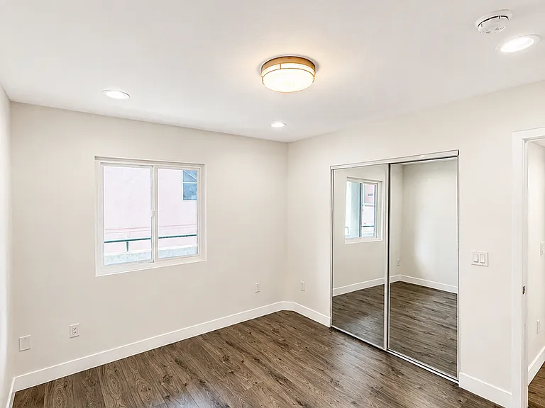 1943 Tamarind Ave #104 — Photo 12