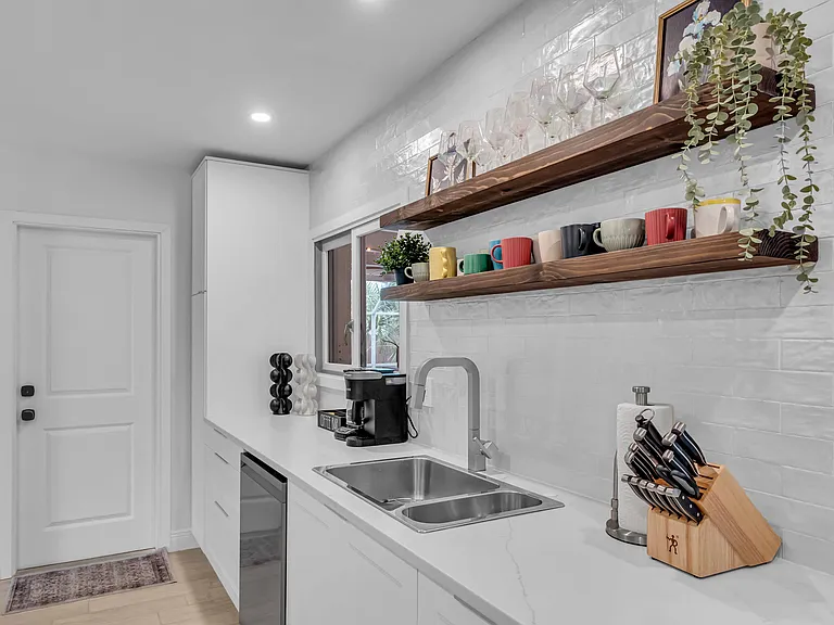 4421 Ocean Blvd — Photo 8