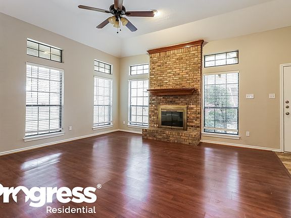 3rd image of 4844 Barberry Dr