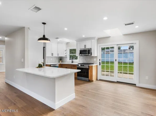 28 Fayette Lane, Matawan, NJ 07747