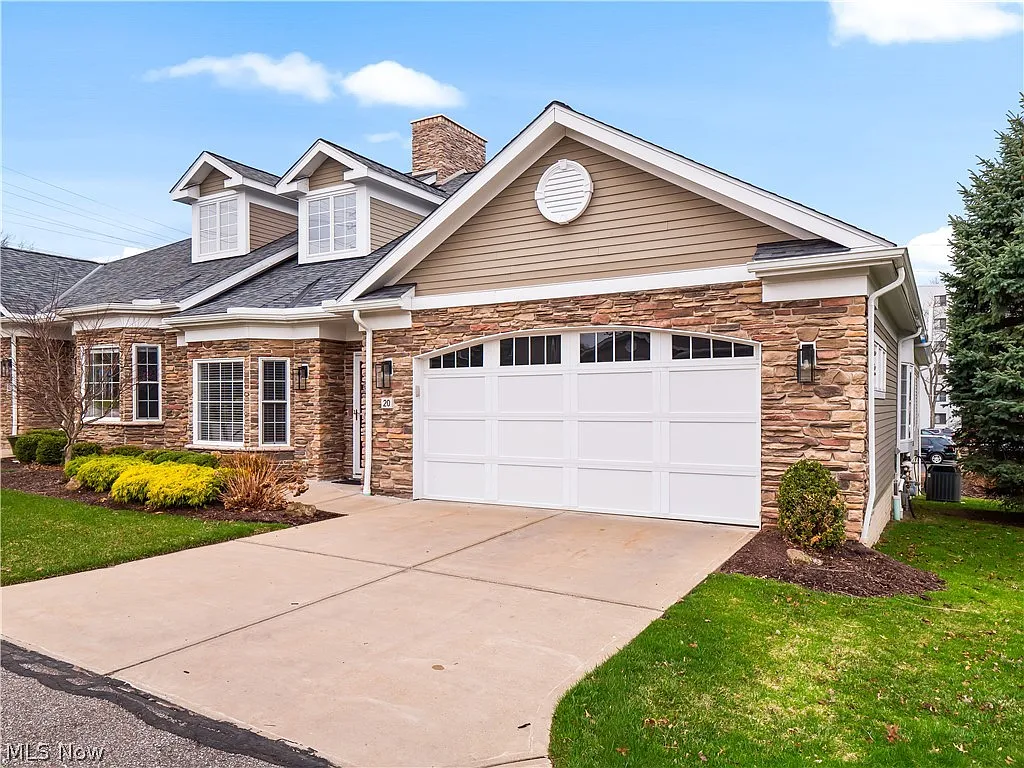 20 Somerset Dr photo 1