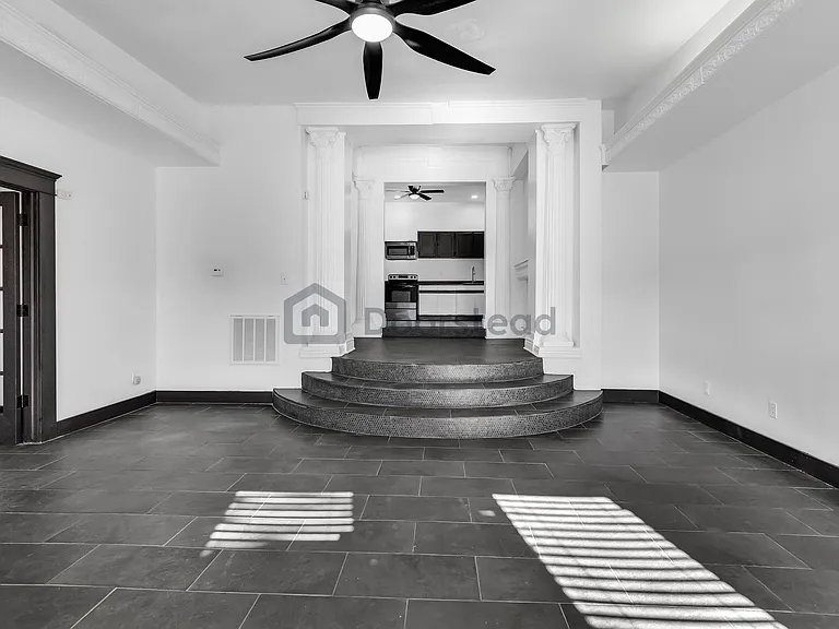 1803 E Yandell Dr — Photo 10