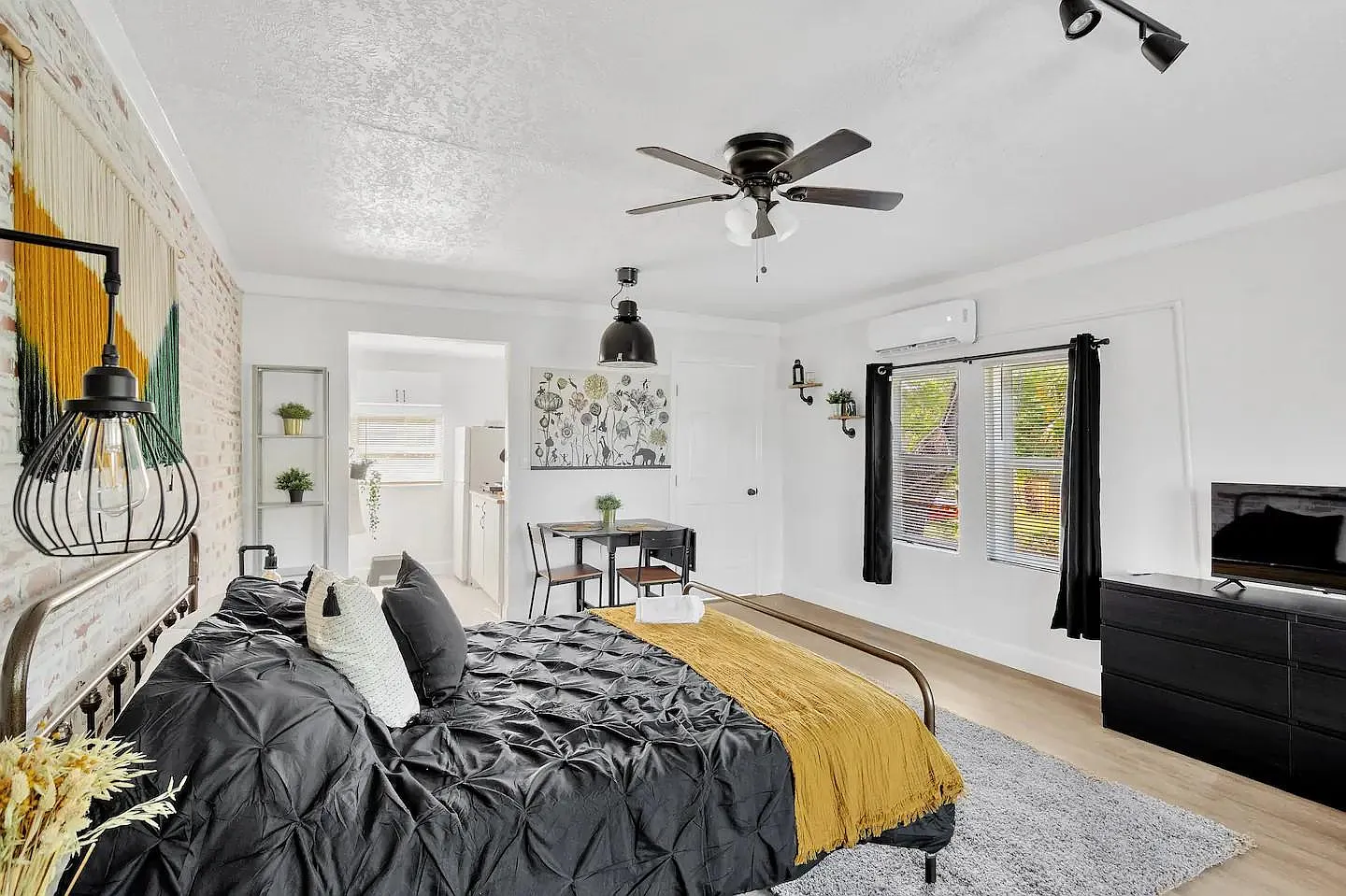 Studio, 500 sqft, $1,350 — Photo 4