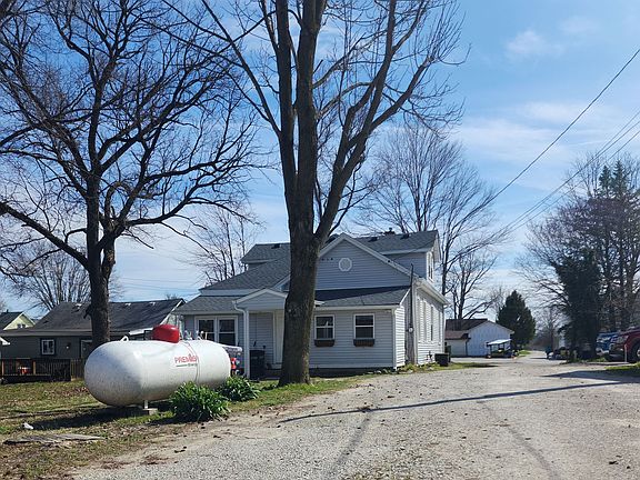 3rd image of 40 W Main St