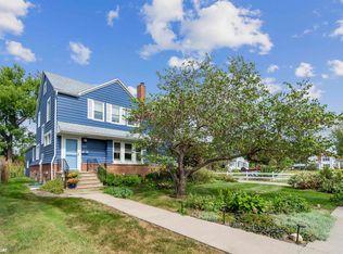 607 10th Ave, Grinnell, IA 50112