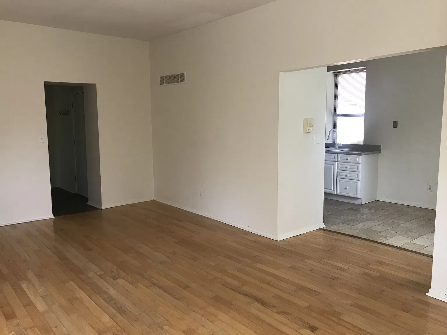 1E: 4362 McPherson Ave - B — Photo 3