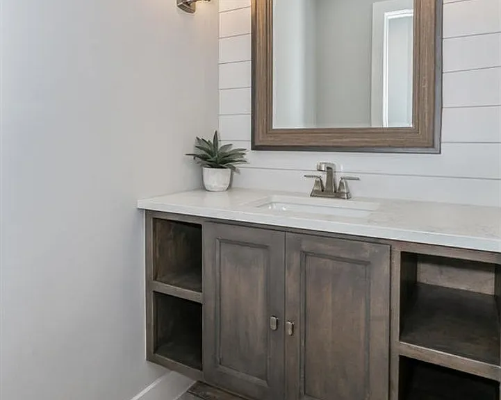 2418 N Bluestone St — Photo 18