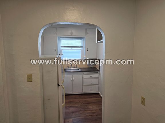4th image of 3124 Colby Ave #9