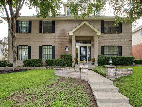 3rd image of 831 Stoneway Dr