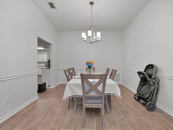 2nd image of 1918 Edgewood Dr