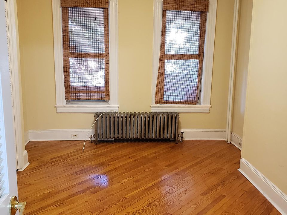 2nd image of 1535 Chambers St #1