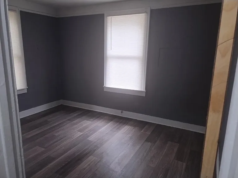 2715 E Surrey Dr — Photo 3