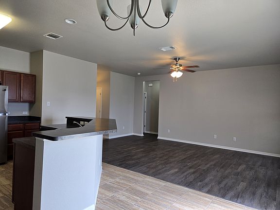 4th image of 1214 Jamestown Dr