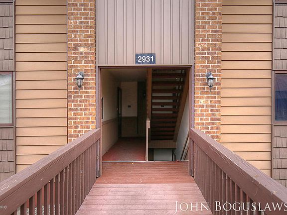 3rd image of 2931 Byron Center Ave SW APT E