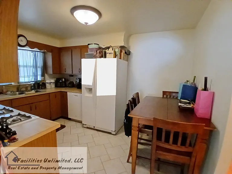 921 Charlotte St — Photo 5