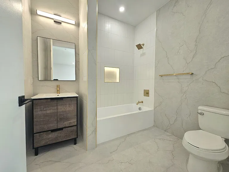 472 Mountainview Ave #202 — Photo 6
