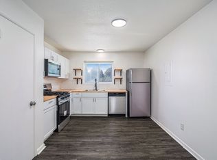 Estes on Ash, Kansas City, MO 64133