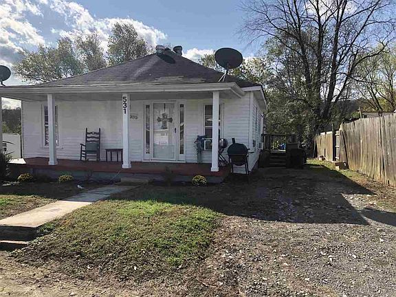2nd image of 531 Boyd St