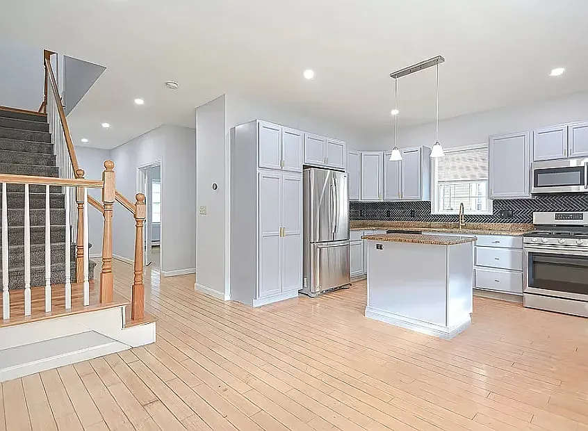 4 bed, 1483 sqft, $3,750 — Photo 2