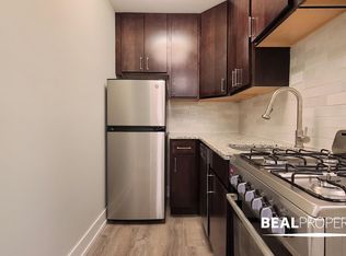 445 W Barry, Chicago, IL 60657