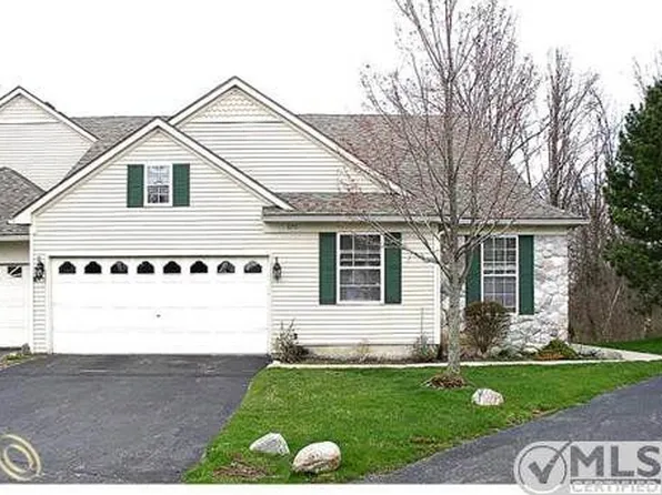 870 Calpernia, Wixom, MI 48393