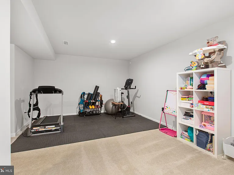 6427 Hawkeye Dr — Photo 38