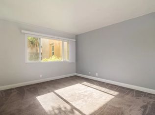 8686 Via Mallorca APT E, La Jolla, CA 92037