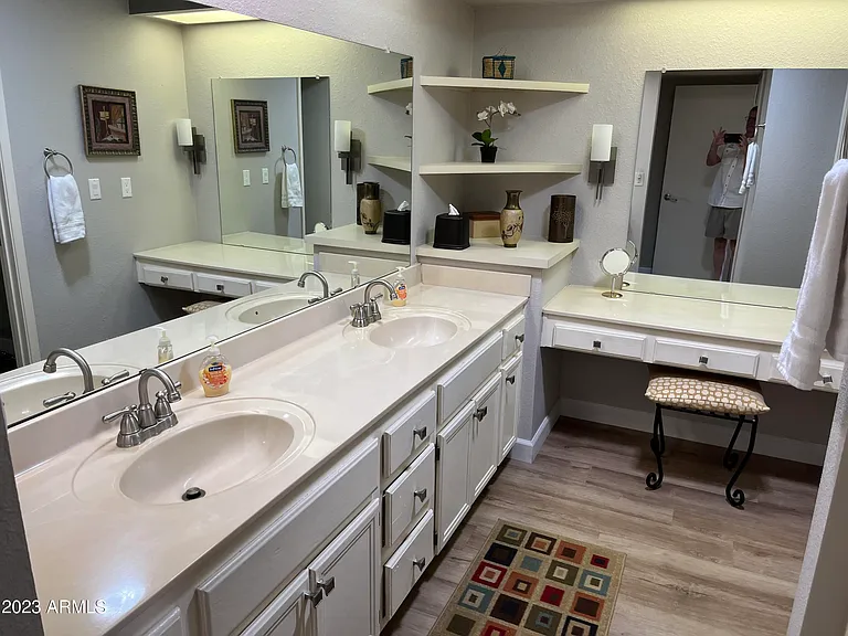 10409 E East Dr — Photo 9