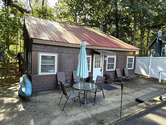 3rd image of 26 Azalea Ln
