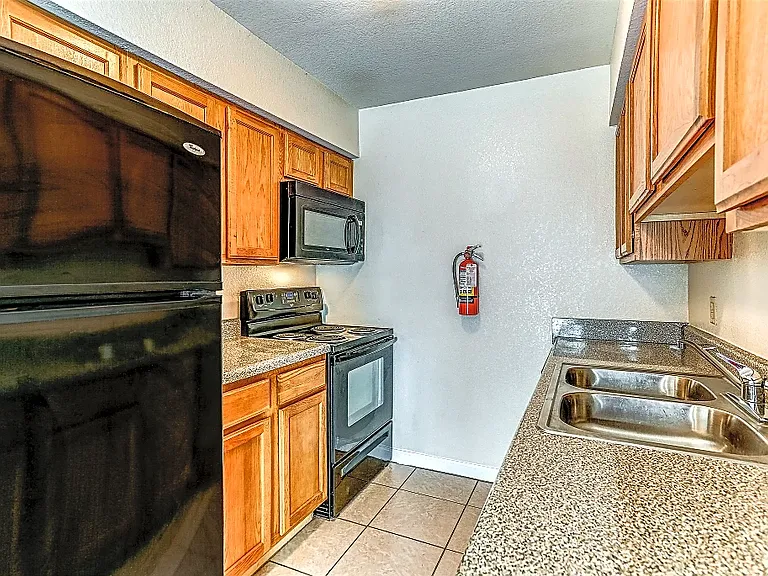 Taylor Way Apartments — Photo 5