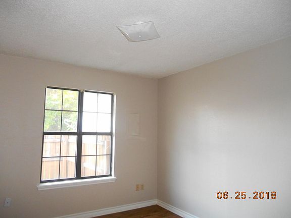5th image of 1105 Pierre St
