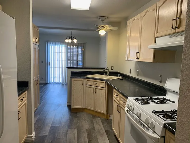 7604 Almeria Ave — Photo 9