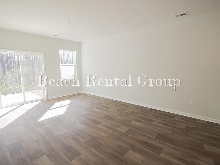 1320 Speedway St — Photo 8