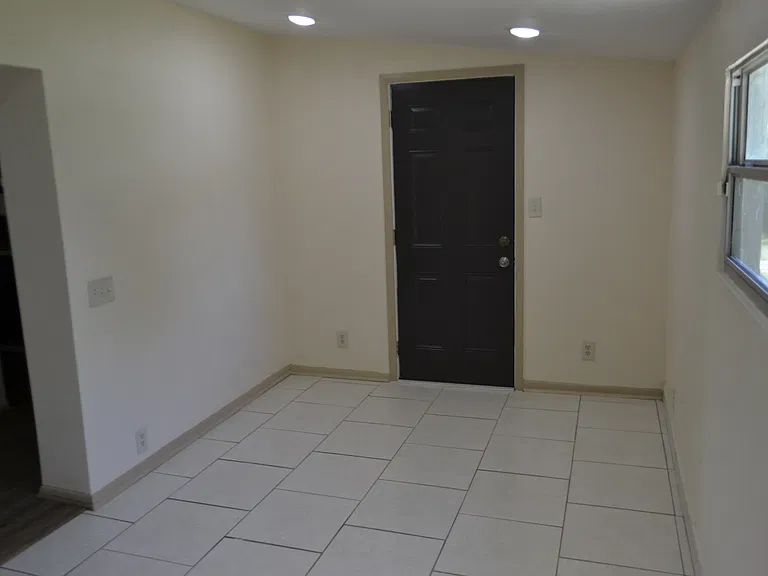 1060 E Patrick Cir — Photo 8