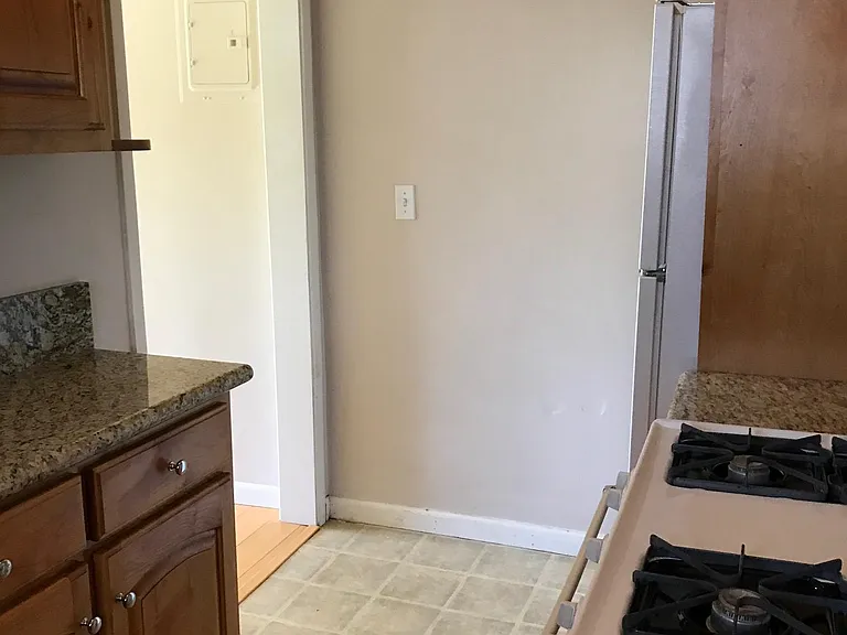 525 N Raymond Ave — Photo 13
