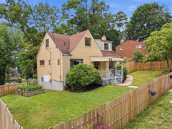 2nd image of 1037 Rue Grande Vue St