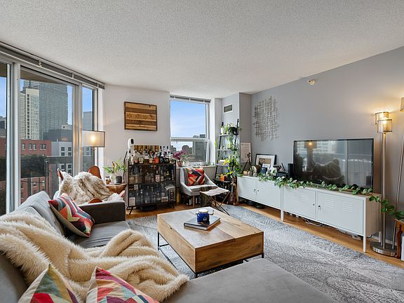 4th image of 545 N Dearborn St APT 1510
