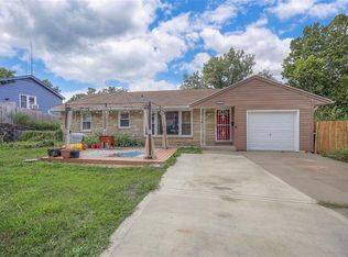 6710 N Wyandotte St, Gladstone, MO 64118