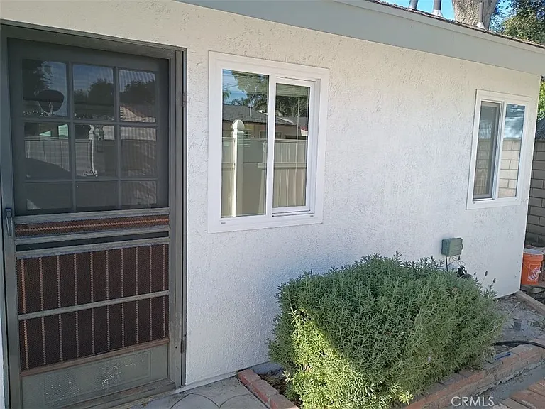 947 E Cypress Ave — Photo 4