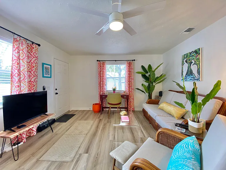 Living Area - Showing previous furnishings (currently unfurnished)