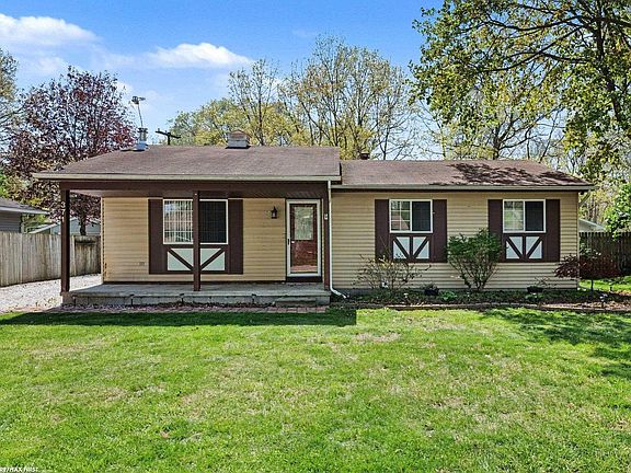 4th image of 371 Colonial Ln