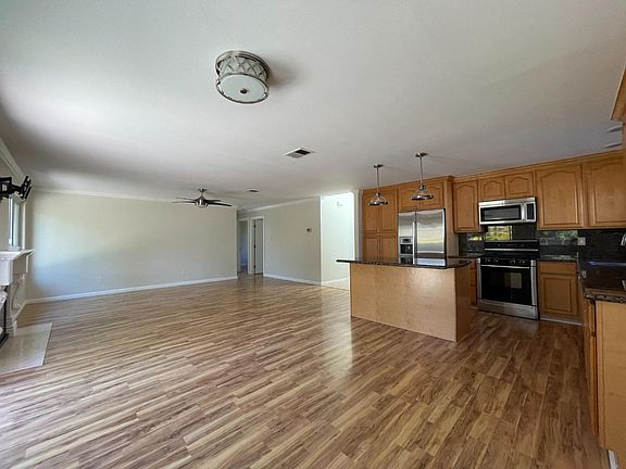 3rd image of 484 Safari Dr