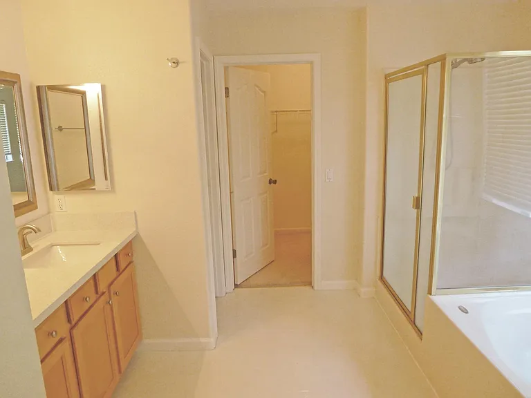 3907 Vistosa Ct — Photo 6