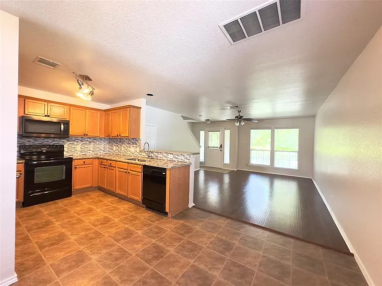 513 Rolling Oak Dr — Photo 5