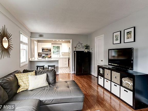 4th image of 2306 Fairview Ter
