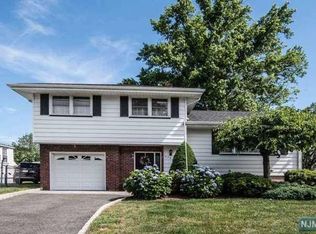 179 W Clinton Ave, Bergenfield, NJ 07621